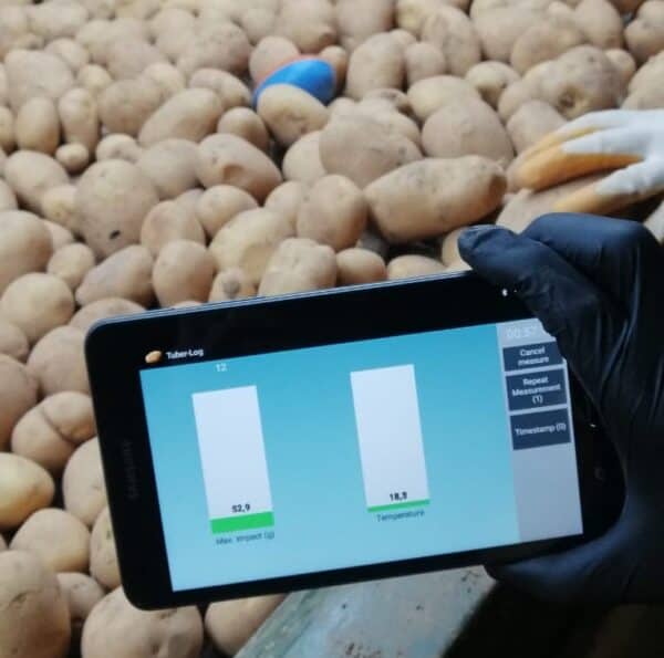 The TuberLog electronic potato confirms that this sorting line is running smoothly