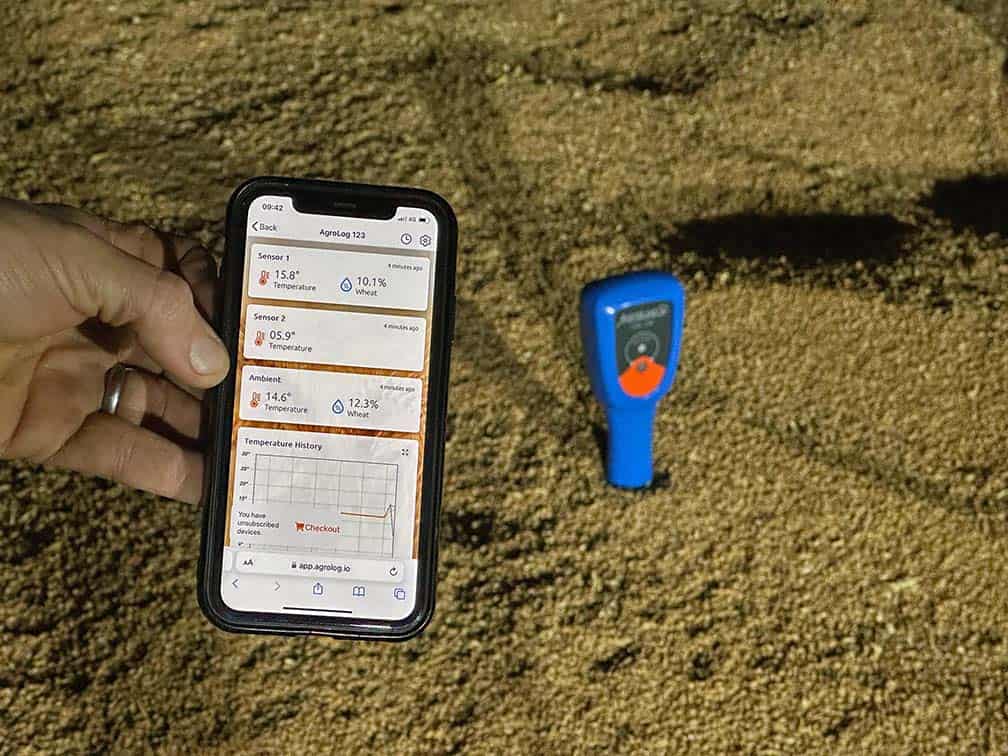 The AgroLog app connects to the Moisture and Temperature probe via the cellular network and can be used to view the latest measurements